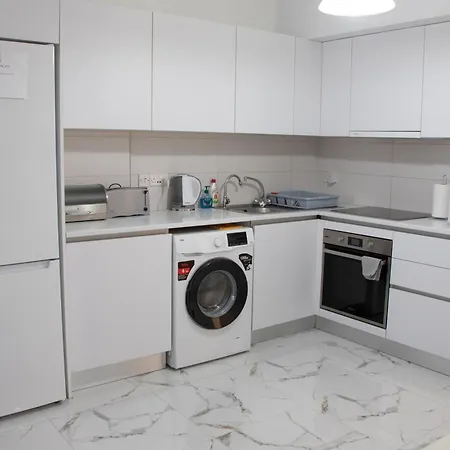 Apartment,near The Pinikoudes *