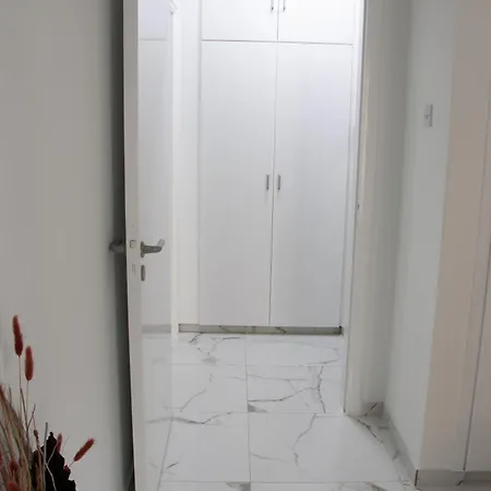 Apartment,near The Pinikoudes Apartament