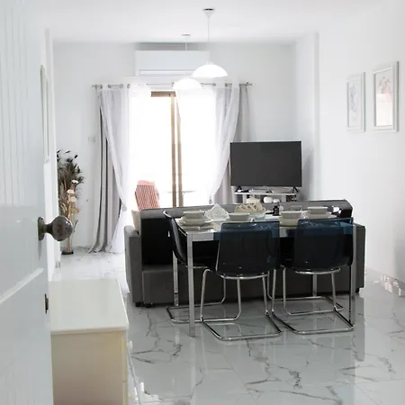 公寓 Apartment,near The Pinikoudes