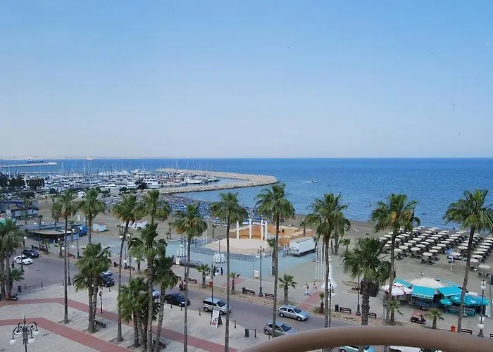 Apartment,near The Pinikoudes