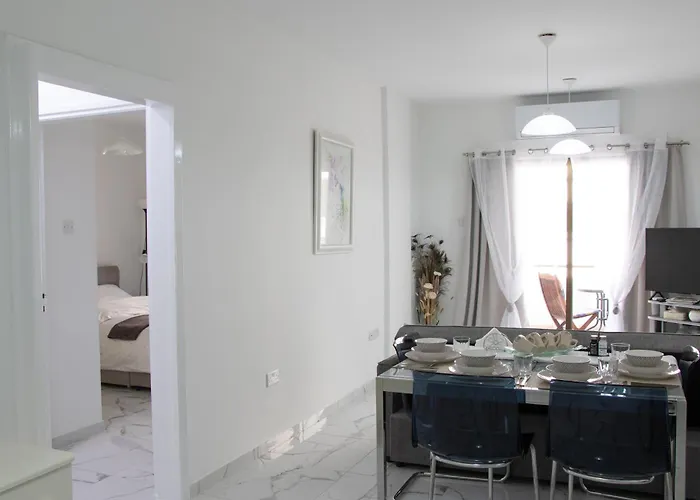 Apartment,near The Pinikoudes