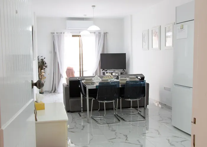 Apartment,near The Pinikoudes