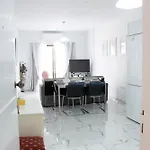 アパート Apartment,near The Pinikoudes ラルナカ