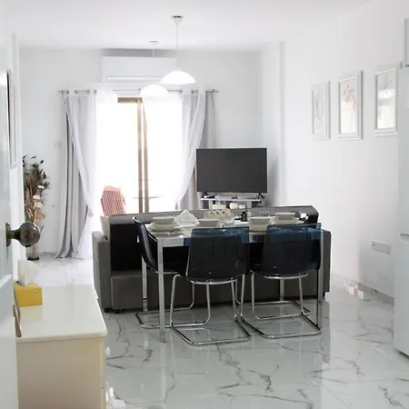 Apartment,near The Pinikoudes